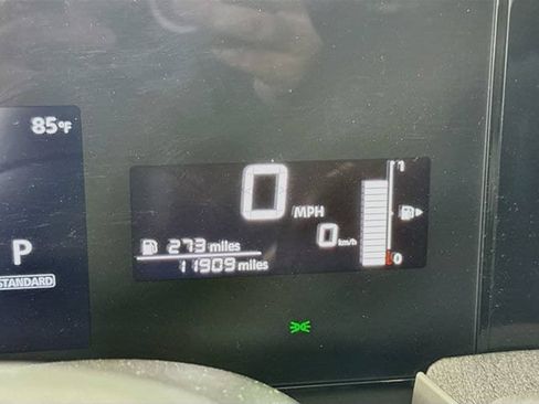 Used 2025 Nissan Kicks SV FWD image 12