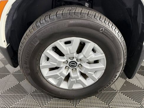 Used 2022 Nissan Frontier SV w/ Technology Package image 12