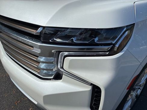 Used 2024 Chevrolet Suburban High Country image 10