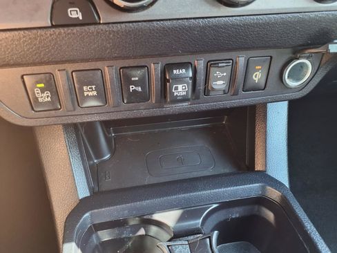 Used 2018 Toyota Tacoma TRD Sport w/ Technology Package RWD image 8