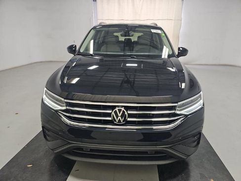 Used 2024 Volkswagen Tiguan S image 2