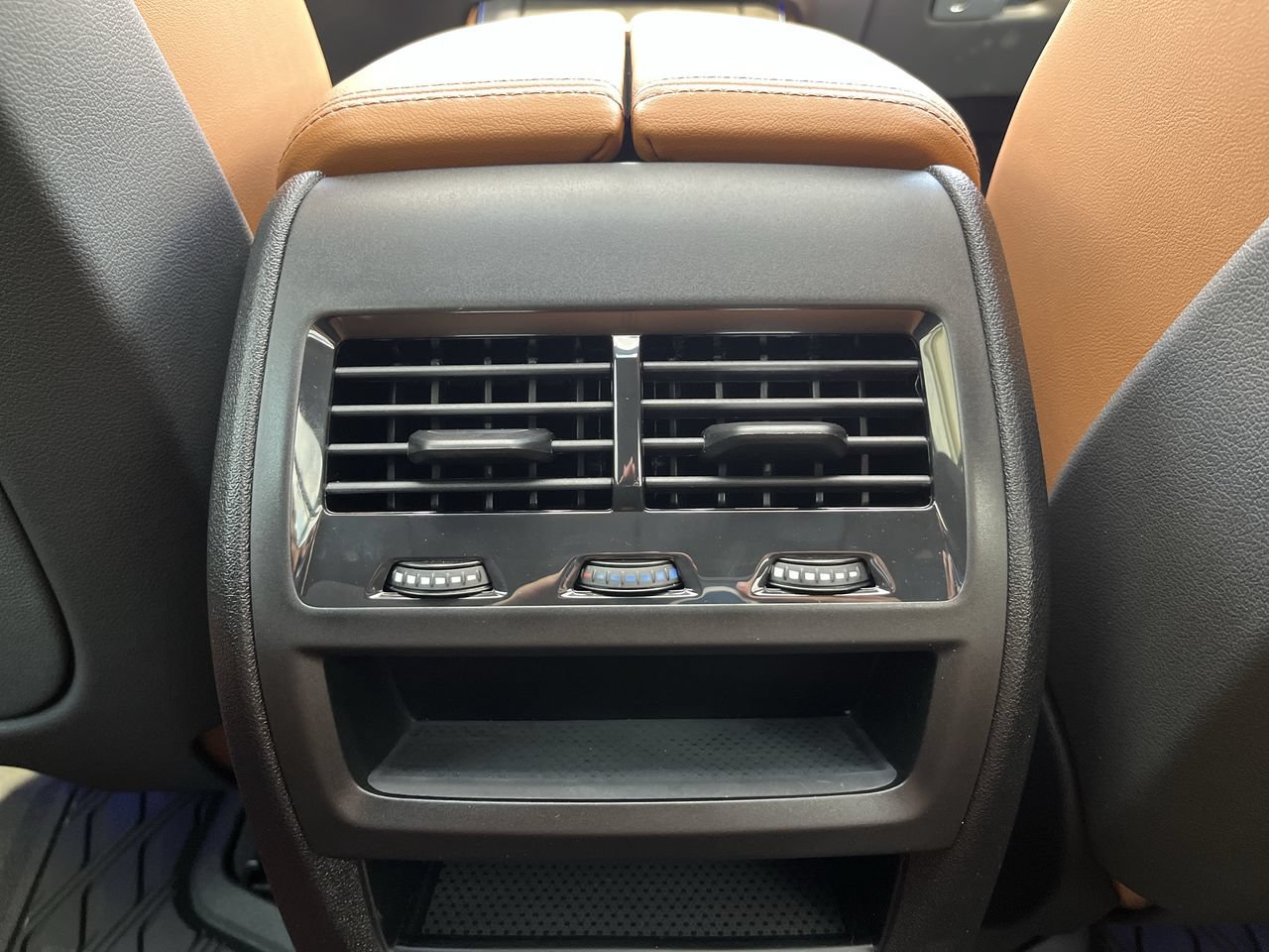 Used 2026 BMW X5 xDrive40i w/ M Sport Package AWD/4WD image 31