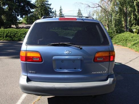 Used 1999 Toyota Sienna LE FWD image 10