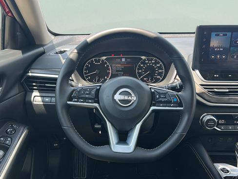 Used 2025 Nissan Altima 2.5 SV w/ SV Premium Package AWD/4WD image 16