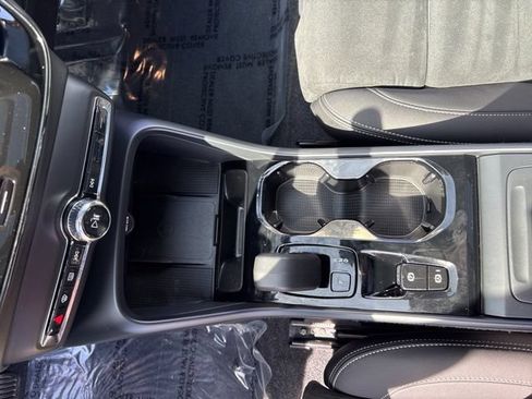 Used 2025 Volvo XC40 B5 Plus AWD/4WD image 20