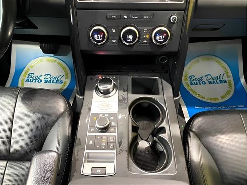 Used 2017 Land Rover Discovery SE AWD/4WD image 18