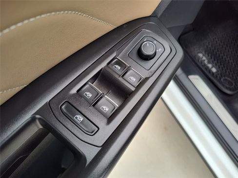 Used 2022 Volkswagen Atlas Cross Sport SE image 16