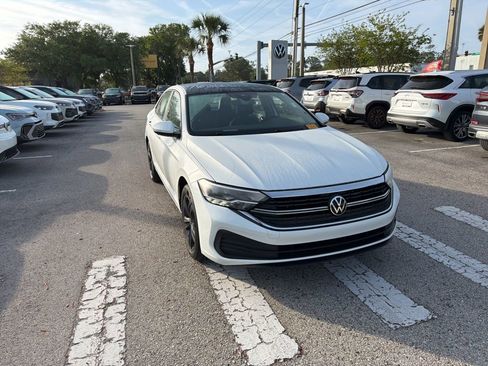 Certified 2024 Volkswagen Jetta SE w/ Panoramic Sunroof Package image 13
