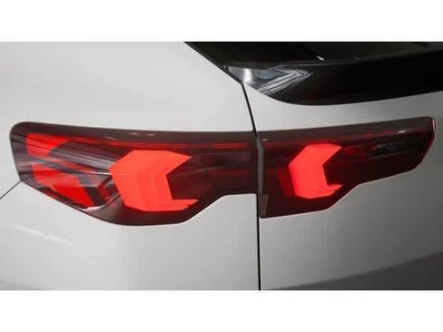 New 2026 BMW X2 xDrive28i w/ Technology Package AWD/4WD image 8