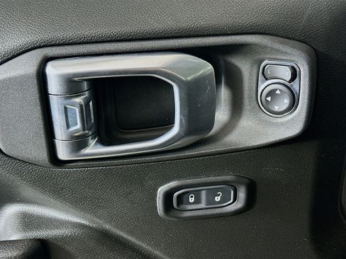 Used 2022 Jeep Wrangler Unlimited Rubicon 4xe AWD/4WD image 15