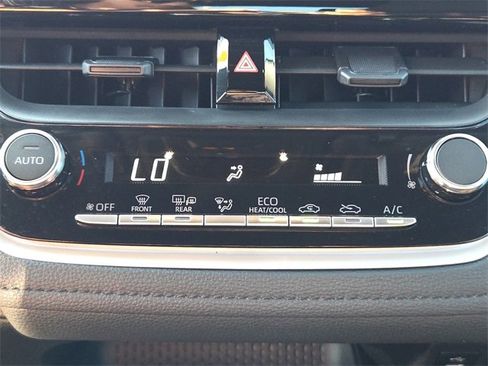 Used 2025 Toyota Corolla SE image 22