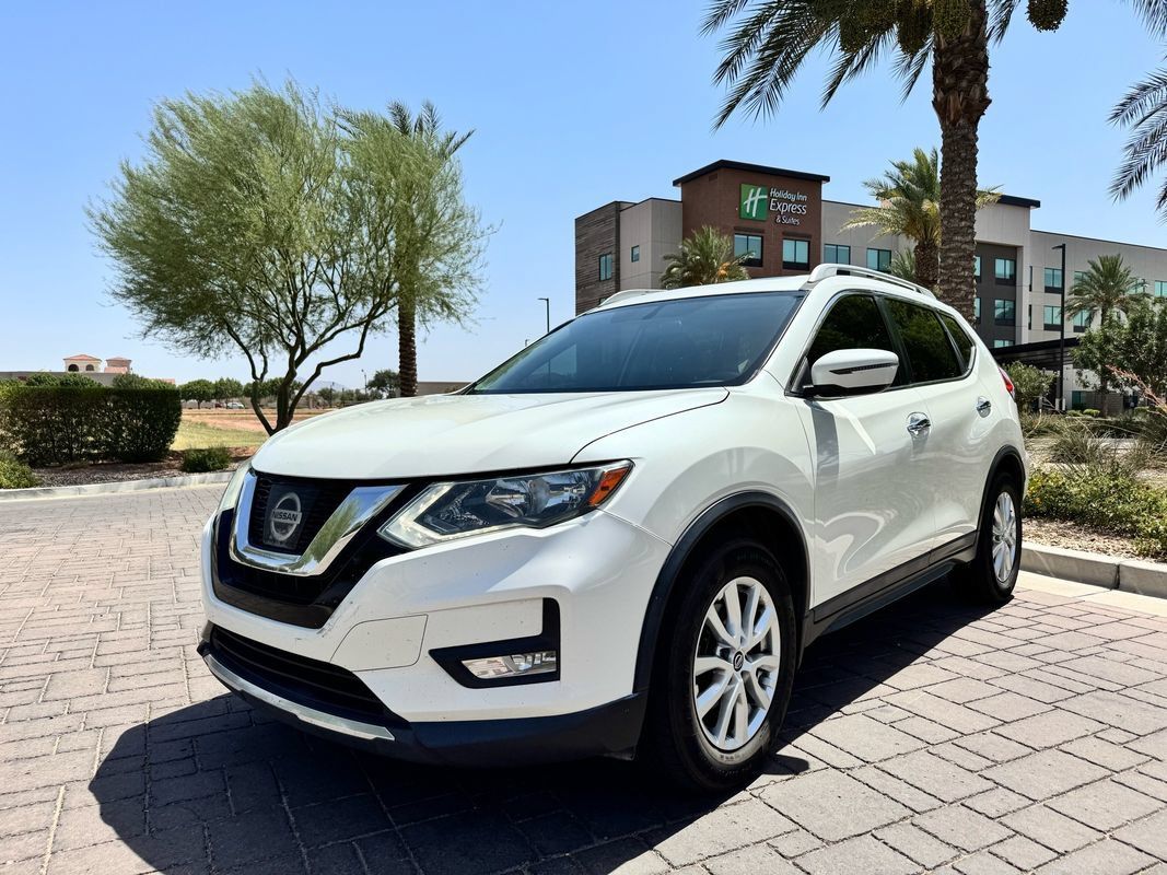 Used 2017 Nissan Rogue SV w/ Sun & Sound Touring Package FWD image 6