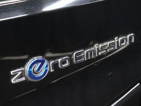 Used 2019 Nissan Leaf SV w/ SV Technology Package FWD image 8