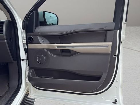 Used 2020 Ford Expedition XLT w/ Equipment Group 202A AWD/4WD image 9