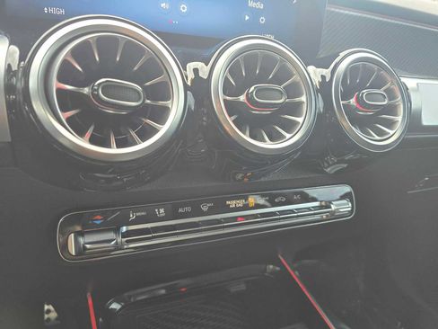 Used 2024 Mercedes-Benz GLB 250 GLB 250 image 30