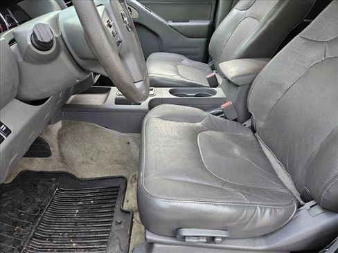 Used 2017 Nissan Frontier SL w/ Moonroof Package image 13