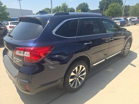 Used 2018 Subaru Outback 3.6R Touring AWD/4WD image 3