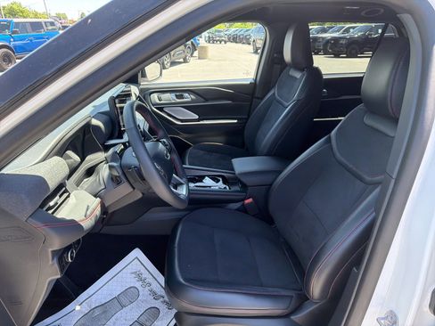 Used 2025 Ford Explorer ST AWD/4WD image 12