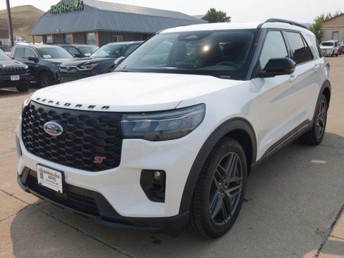 Used 2025 Ford Explorer ST AWD/4WD image 2