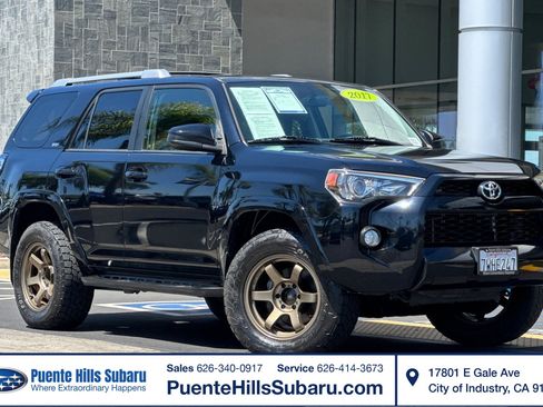 Used 2017 Toyota 4Runner SR5 w/ Convenience Package AWD/4WD image 1