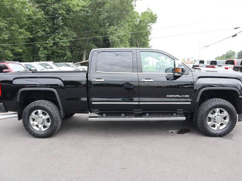 Used 2018 GMC Sierra 3500 Denali w/ Duramax Plus Package AWD/4WD image 4
