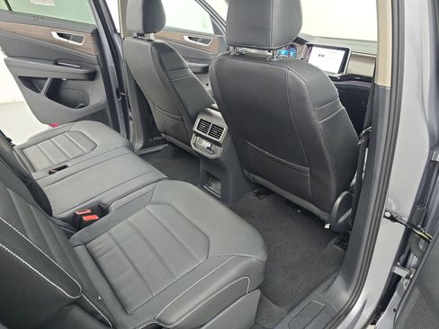 Certified 2025 Volkswagen Atlas SEL AWD/4WD image 11
