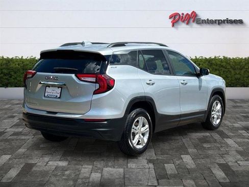 Used 2022 GMC Terrain SLE w/ Driver Convenience Package FWD image 8