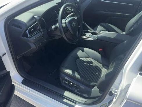 Used 2023 Toyota Camry SE image 3