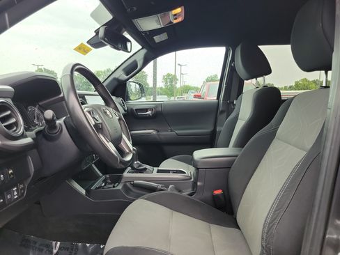 Used 2022 Toyota Tacoma TRD Sport AWD/4WD image 15