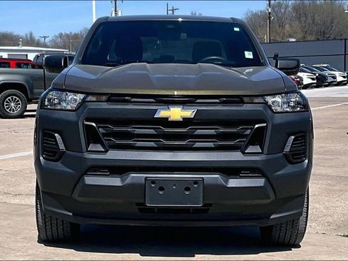 Used 2023 Chevrolet Colorado W/T image 2