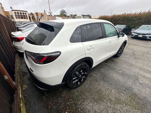 Used 2025 Honda HR-V Sport image 5