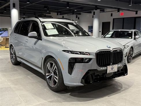 Used 2026 BMW X7 xDrive40i w/ M Sport Package image 3