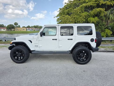 Used 2019 Jeep Wrangler Unlimited Sahara w/ Uconnect 4C Nav & Sound Group image 7