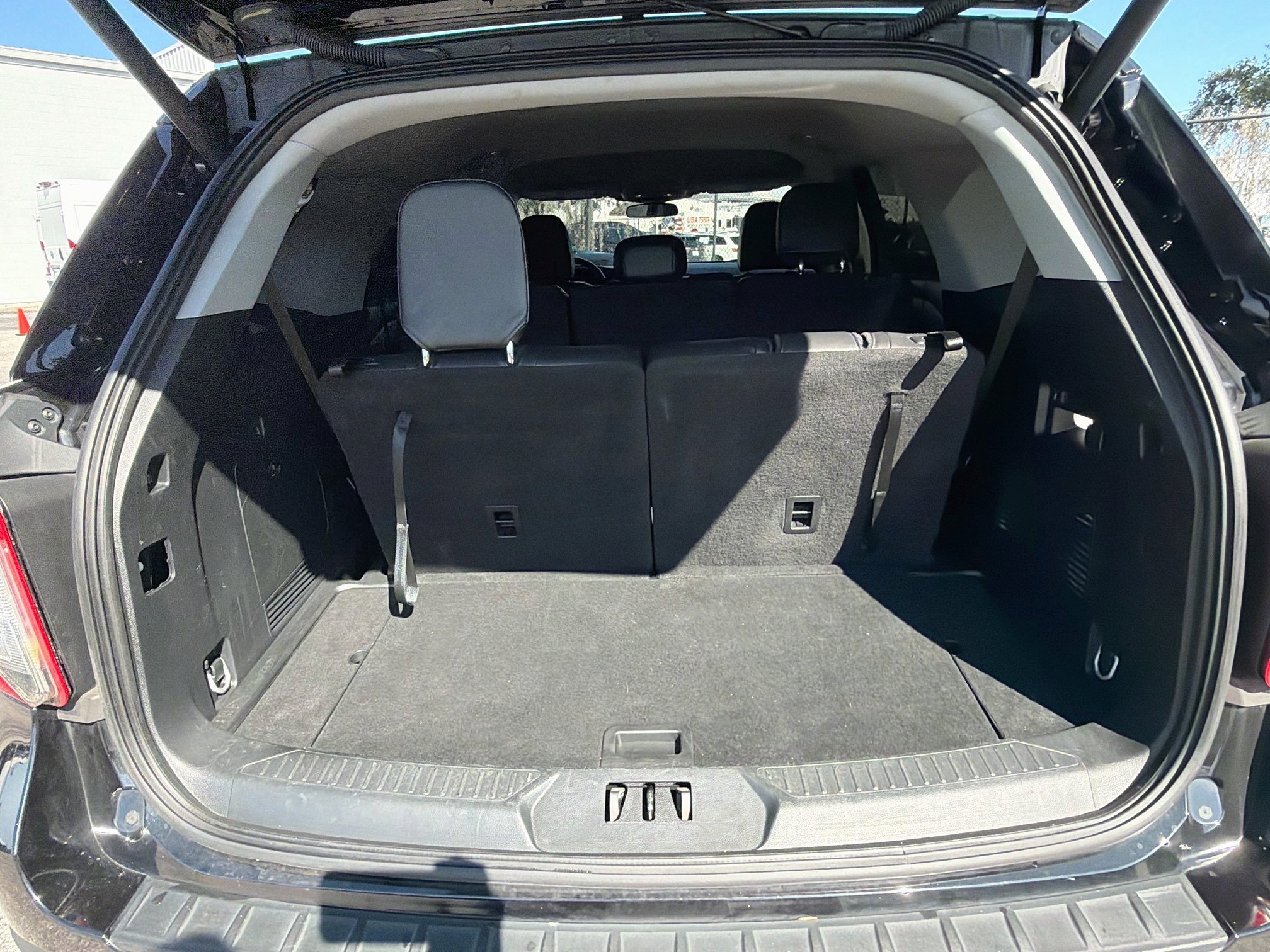 Used 2023 Ford Explorer XLT w/ Equipment Group 202A RWD image 12