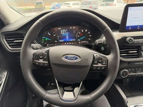 Used 2022 Ford Escape SE w/ Cold Weather Package FWD image 11
