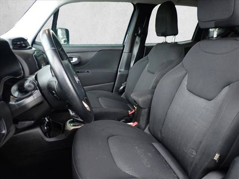 Used 2017 Jeep Renegade Latitude AWD/4WD image 7