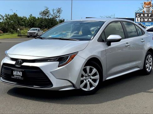 Used 2023 Toyota Corolla LE image 2