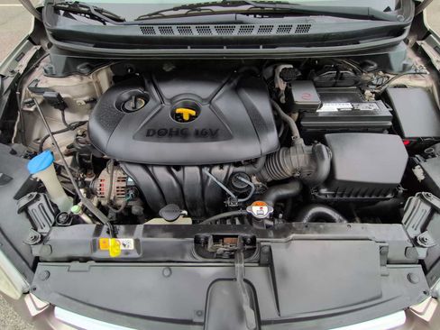 Used 2015 Hyundai Elantra SE FWD image 15