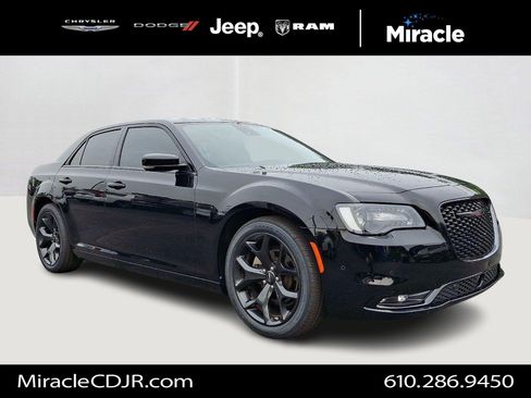 Used 2023 Chrysler 300 S w/ Comfort Group RWD image 1