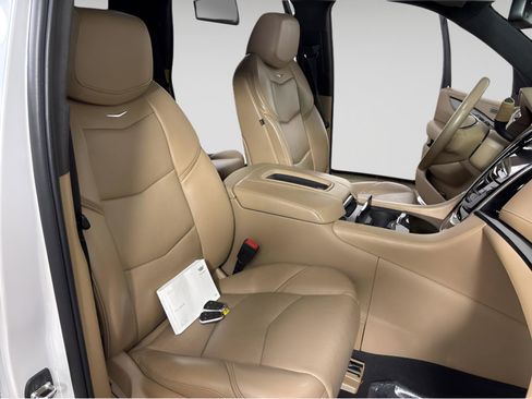 Used 2020 Cadillac Escalade Platinum image 5