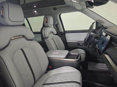Used 2024 Rivian R1S Adventure AWD/4WD image 24