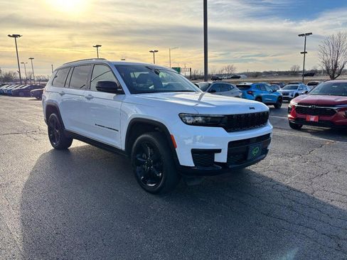 Used 2023 Jeep Grand Cherokee L Laredo image 7