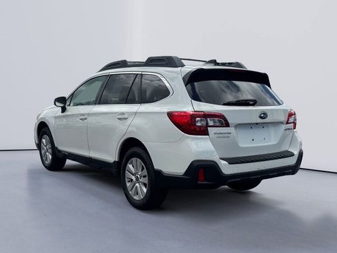 Used 2018 Subaru Outback 2.5i Premium image 3
