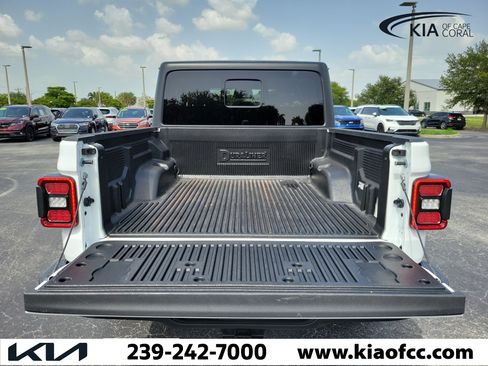 Used 2026 Jeep Gladiator Mojave AWD/4WD image 9