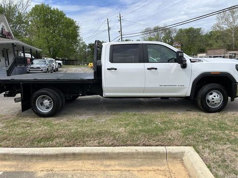 Used 2024 GMC Sierra 3500 Pro w/ Convenience Package AWD/4WD image 4