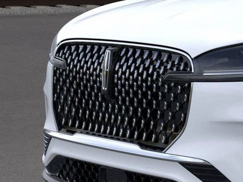 New 2026 Lincoln Aviator Premiere image 17