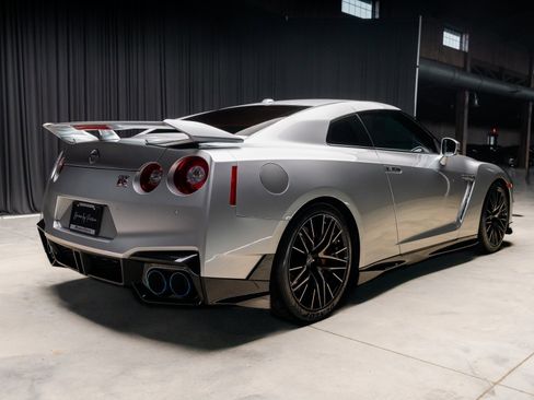 Used 2024 Nissan GT-R Premium w/ Floor Mat Package image 28