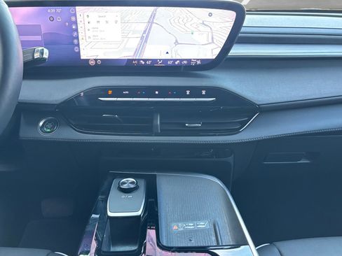 Used 2025 Buick Enclave Preferred w/ Power Package image 3