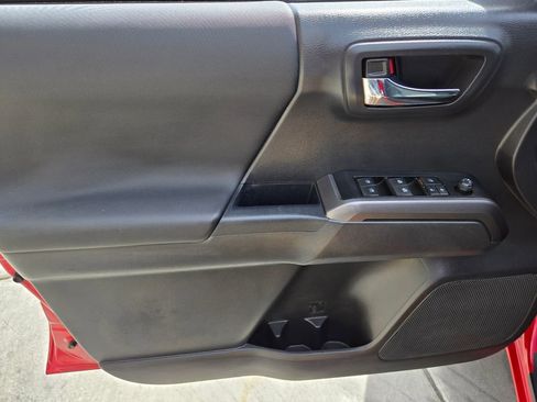 Used 2022 Toyota Tacoma TRD Off-Road image 22