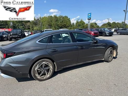 Used 2024 Hyundai Sonata SEL w/ Convenience Package FWD image 3